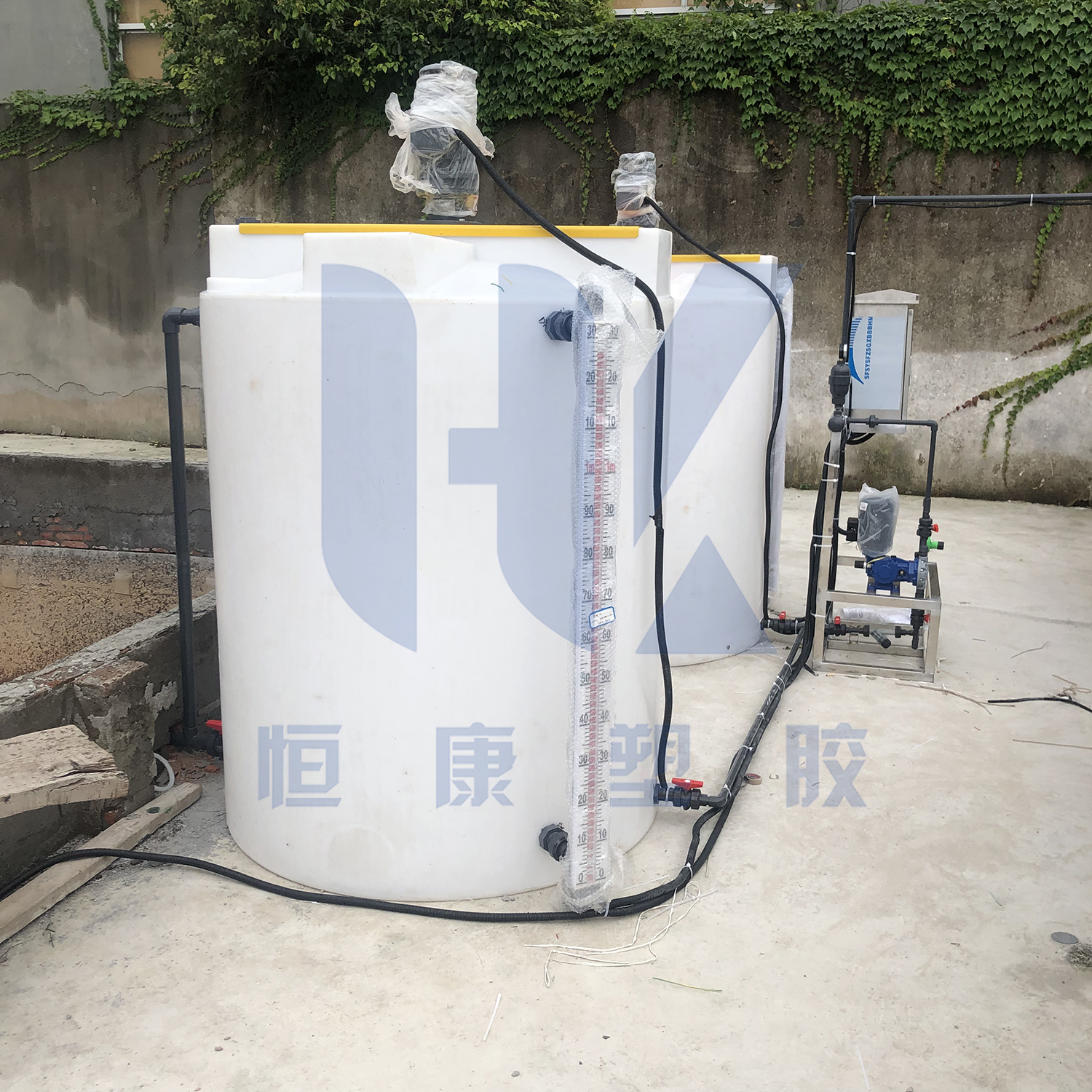 HK-北京汙水（shuǐ）處理項目|2噸水處理加藥裝置 2噸絮凝劑加藥裝置